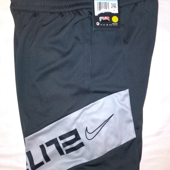 Shorts - Picture 2 of 3